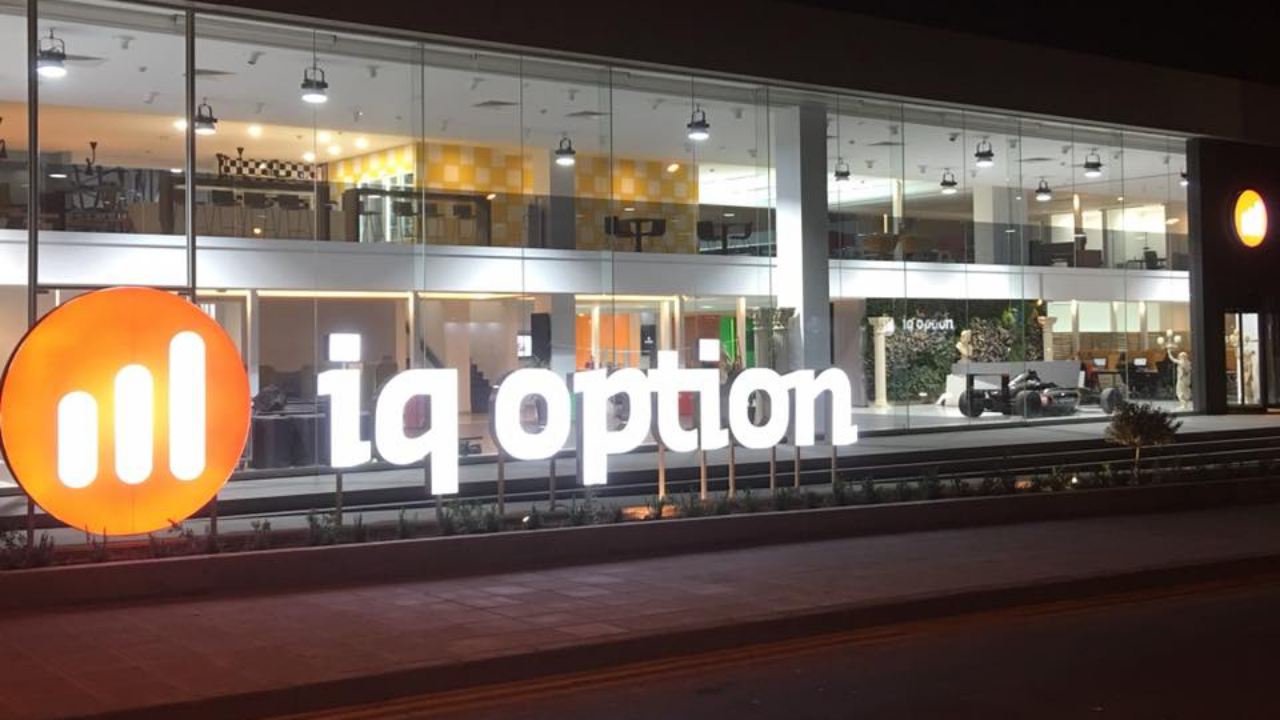 8 lý do bạn nên giao dịch trên IQ Option thay vì MT4