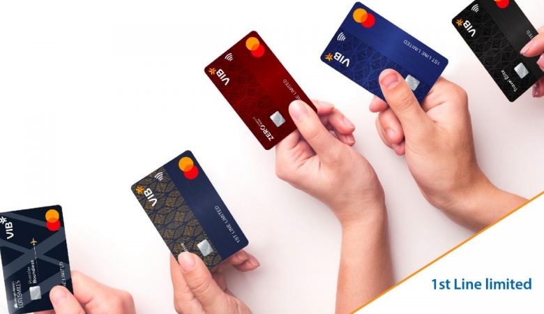Trên tay thẻ tín dụng VIB