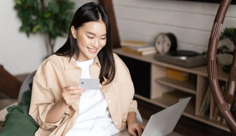 Mua cổ phiếu bằng thẻ tín dụng