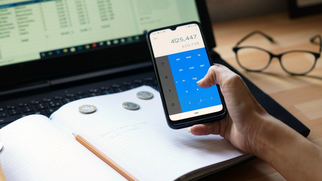 DCA quỹ cổ phiếu và DCA cổ phiếu, cái nào tốt hơn?