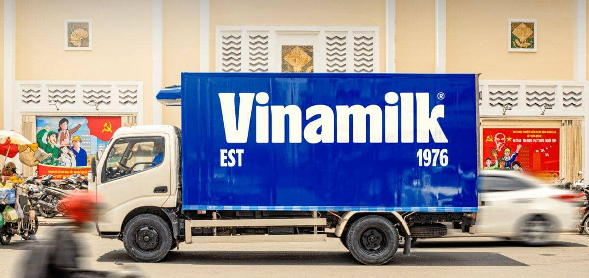 Nghịch lý Vinamilk (VNM): Chi kỷ lục cho quảng cáo, vượt sóng gió địa chính trị để chạm mốc lợi nhuận mới